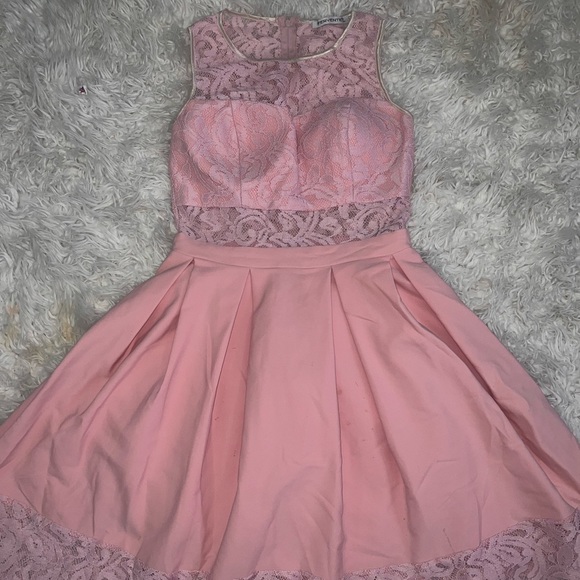 Pink dress - Picture 3 of 4